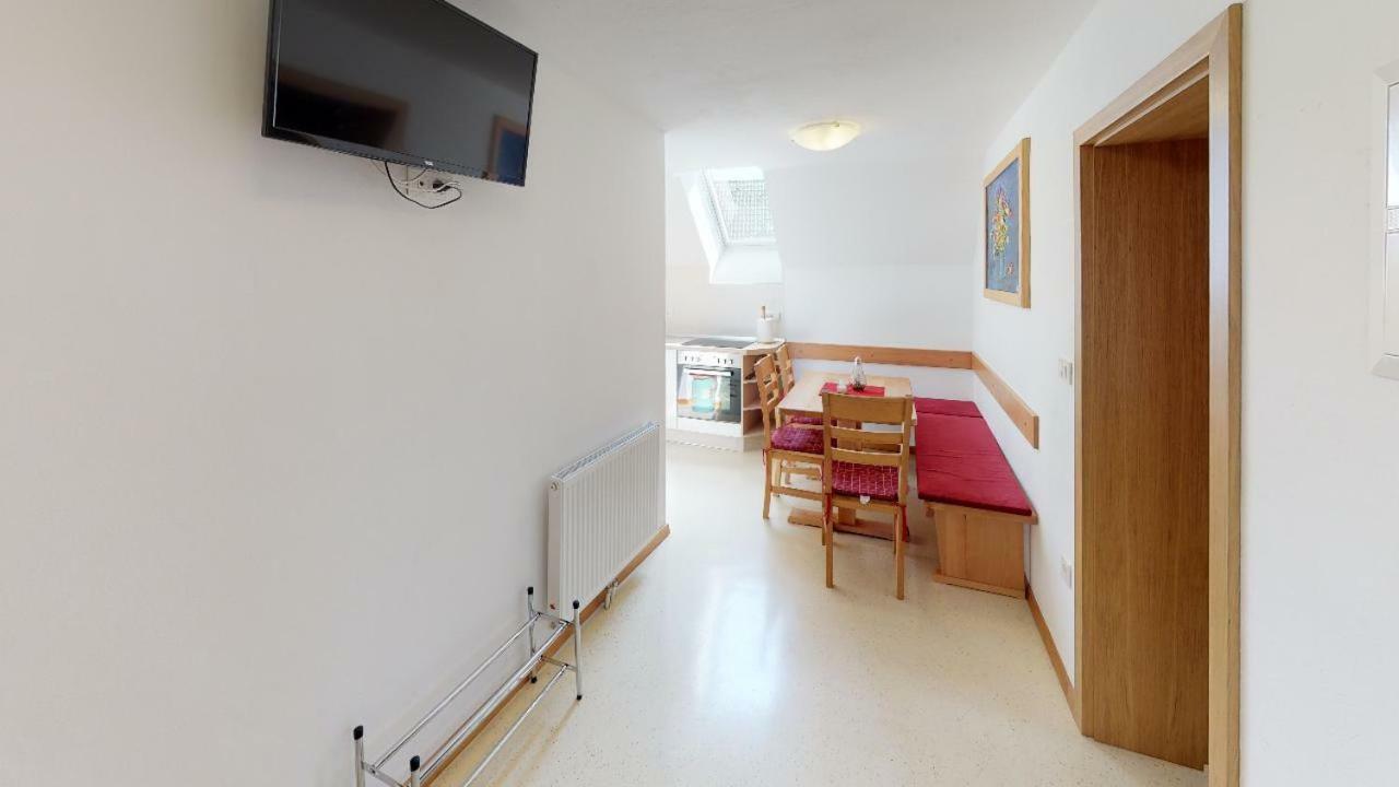 Apartmaji Pri Marodnu ボーヒニ エクステリア 写真